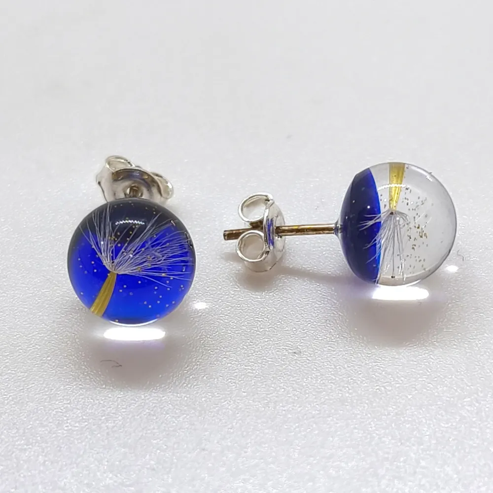 Srebrne kolczyki z nasionami dmuchawca zatopionymi w żywicy transparentnej - sztyft