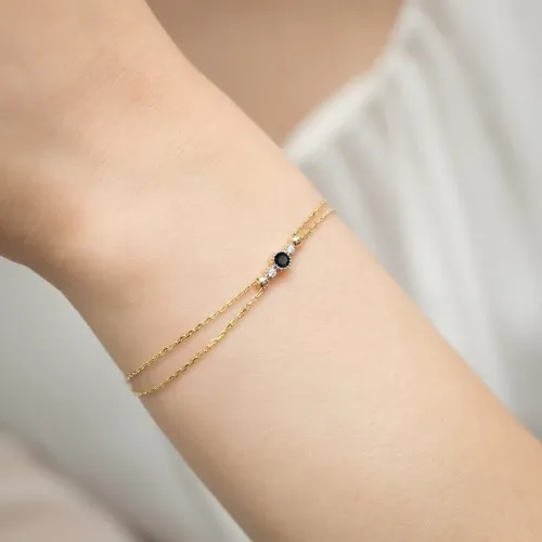 Złota bransoletka z czarnym diamentem 0,12ct i brylantami  0,029ct B0003