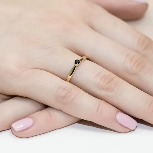 Złoty pierścionek czarnym diamentem 0,12ct W0045