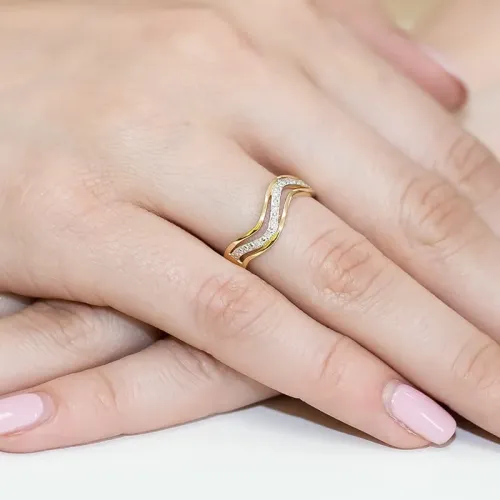 Złoty pierścionek z brylantami 0,06ct W0116