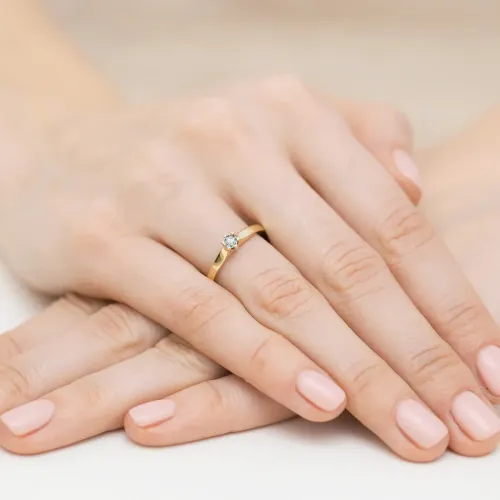 Złoty pierścionek z brylantem 0,12ct W0222