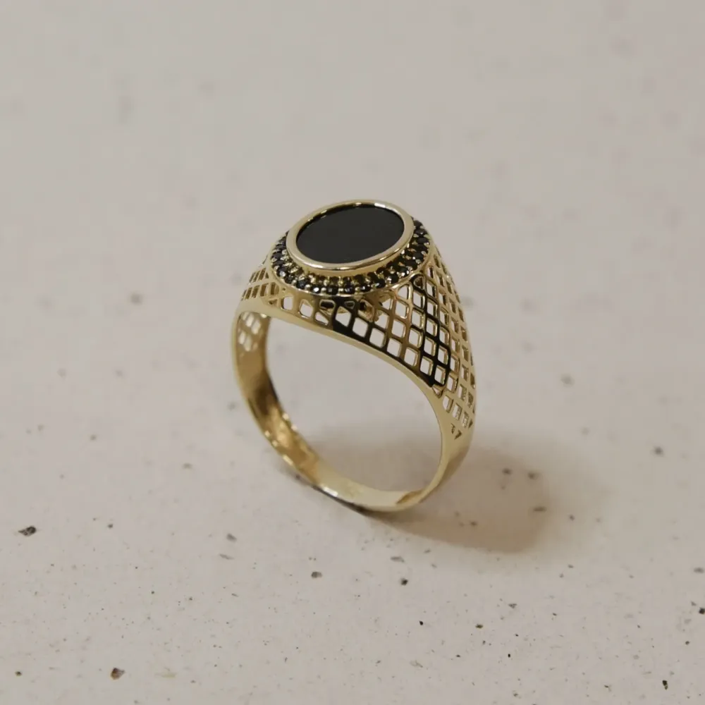 Złoty sygnet z onyksem i czarnymi cyrkoniami SZ-4