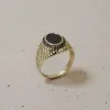 Złoty sygnet z onyksem i czarnymi cyrkoniami SZ-4