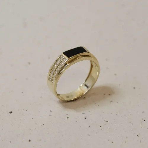 Złoty sygnet z onyksem i cyrkoniami SZ-11