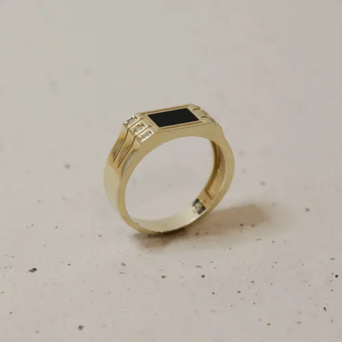 Złoty sygnet z onyksem i cyrkoniami SZ-10