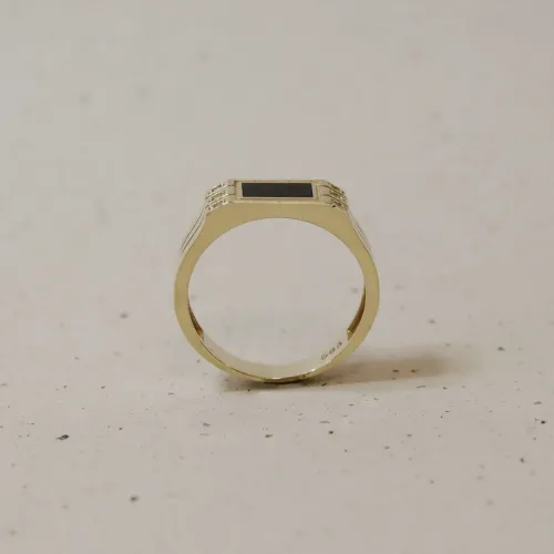 Złoty sygnet z onyksem i cyrkoniami SZ-10