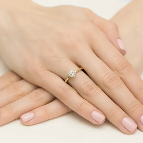 Złoty pierścionek "Hannah" z brylantem 0,50ct W0563