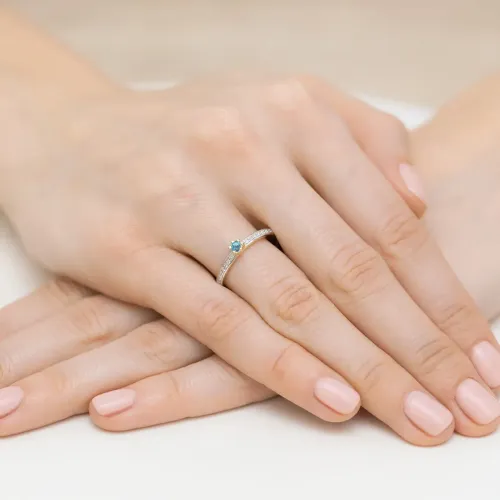 Złoty pierścionek z Topazem 0,15ct W0459