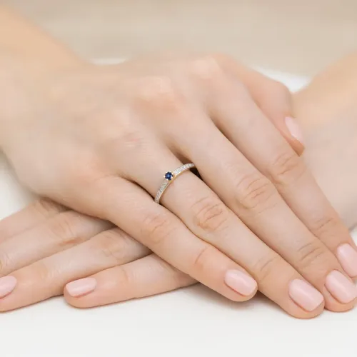 Złoty pierścionek z Szafirem 0,15ct W0459