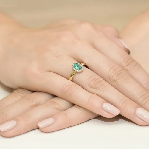 Złoty pierścionek ze szmaragdem 0,40ct i brylantami 0,08ct W0330