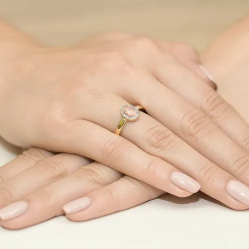 Złoty pierścionek  morganitem 0,40ct i brylantami 0,08ct W0330