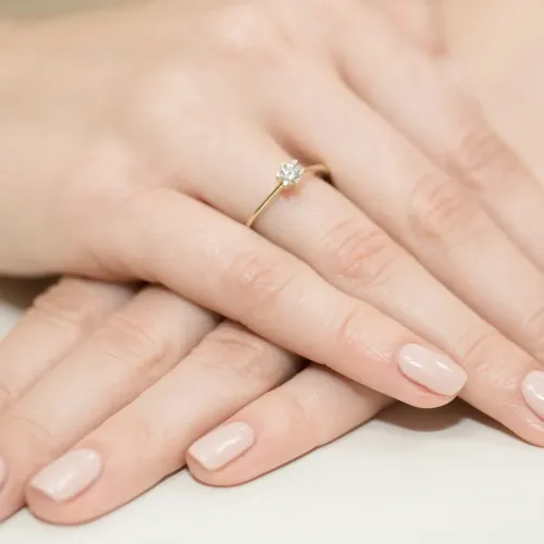 Złoty pierścionek z brylantem 0,23ct W0387