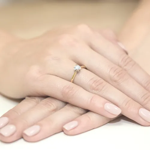 Złoty pierścionek z diamentem laboratoryjnym 0,30ct W0047