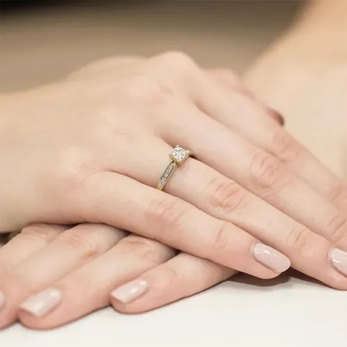 Złoty pierścionek z diamentami 0,17ct W0402