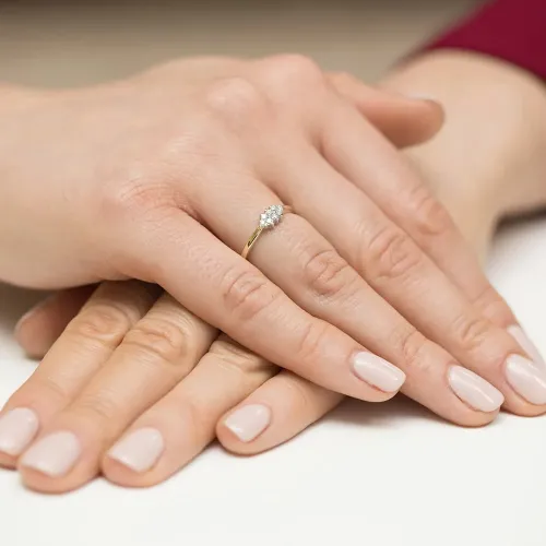 Złoty pierścionek z brylantami 0,12ct W0427