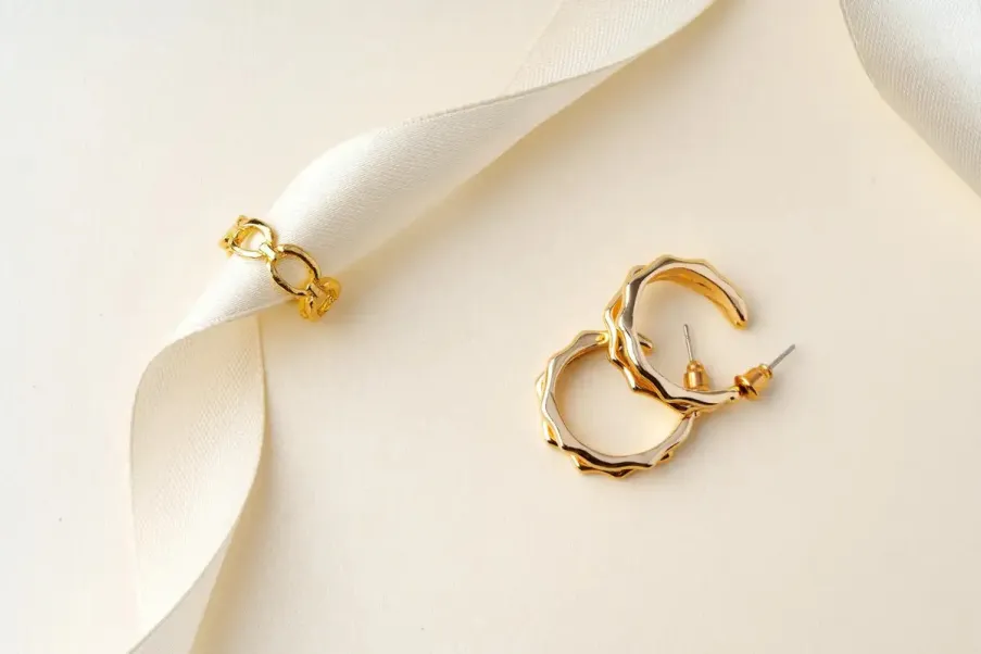 Biżuteria na zamówienie – wybór idealnych kolczyków