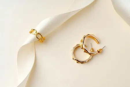 Biżuteria na zamówienie – wybór idealnych kolczyków